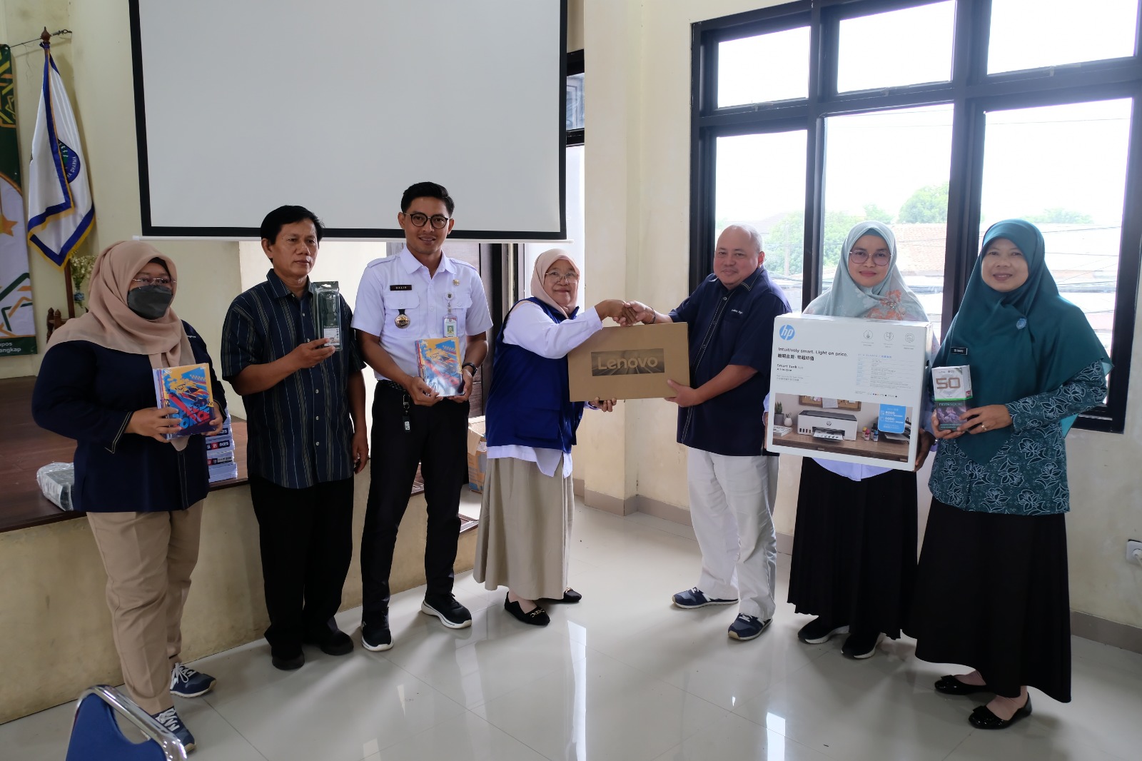 Peringati Hari Ibu, PT Karabha Digdaya Dukung Peran Ibu Berdaya dan Berkarya di Kelurahan Cilangkap