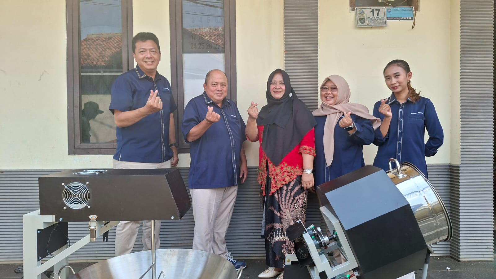 Beri Bantuan mesin, PT Karabha Perkuat UMKM Tapos Go Internasional